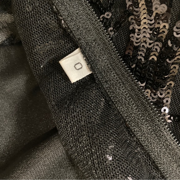 Special Occasion Sequin Gown By Splash - Size 0 - Picture 9 of 13